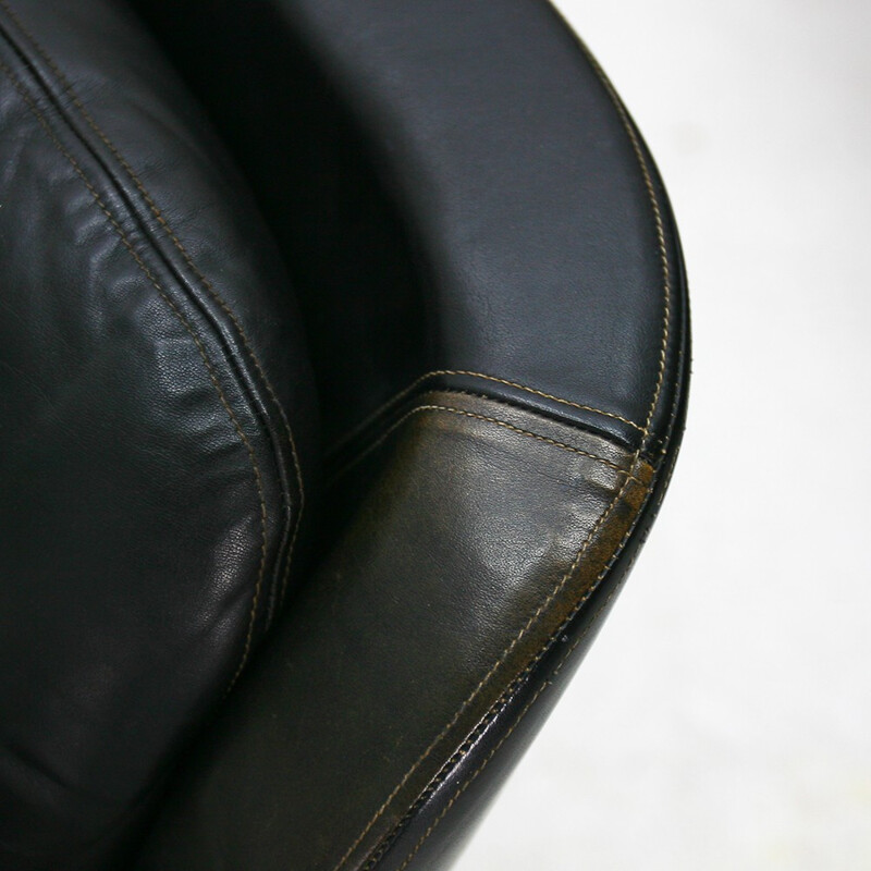 Mid-century swivel lounge chair in black nappa leather - 1970s