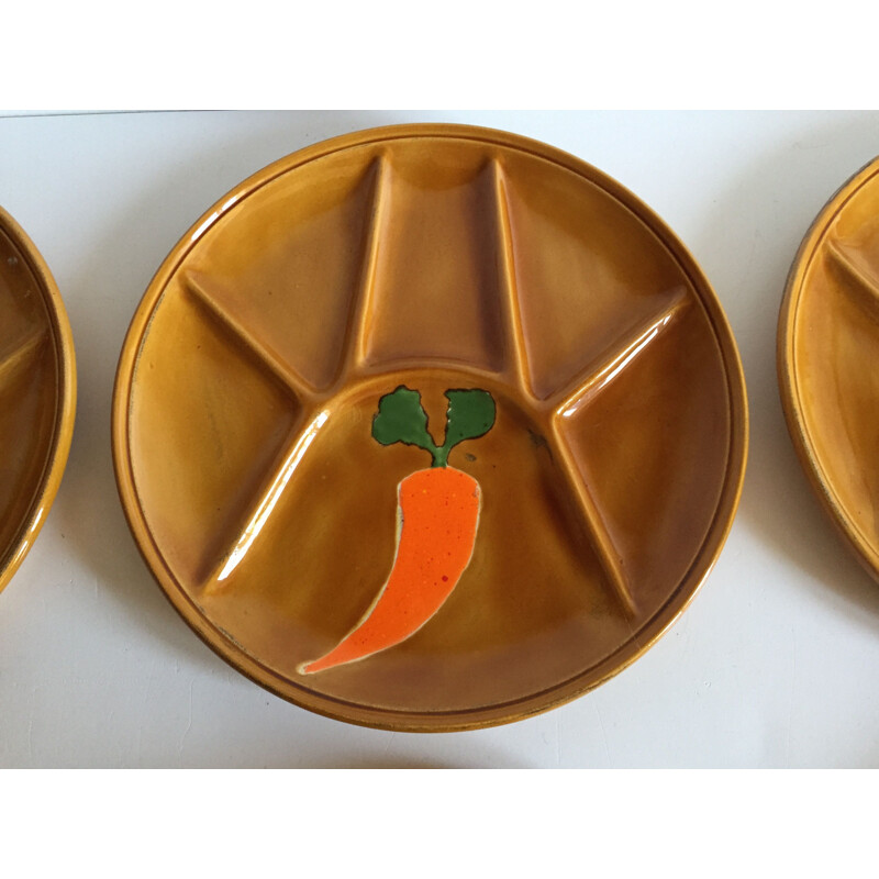 6 vintage plates compartmentalized 1970