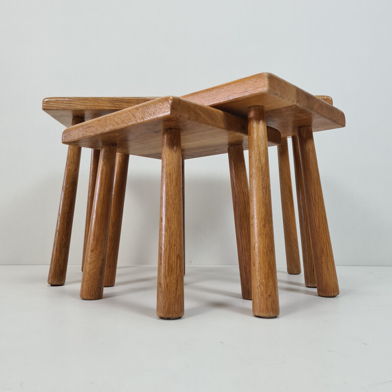 Ensemble de 3 tables gigognes vintage en chêne avec pieds ronds et effilés, hollandais 1960