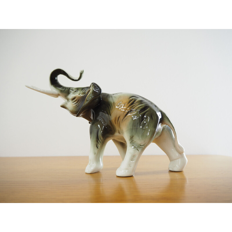 Escultura de elefante porcelânico Vintage de Royal Dux, Checoslováquia 1960