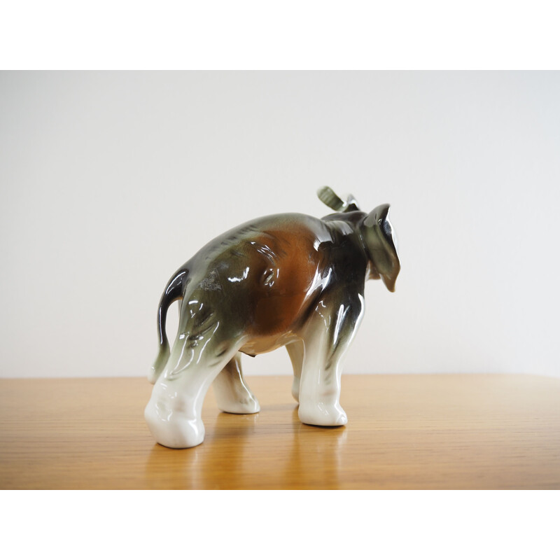 Escultura elefante de porcelana vintage de Royal Dux, Checoslovaquia 1960