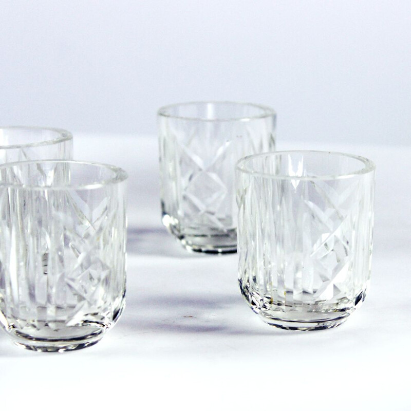 Vintage Dekantierkaraffe aus Glas mit Stielgläsern, Tschechoslowakei 1920