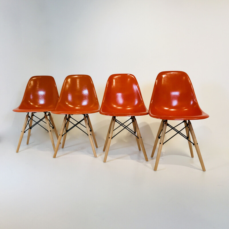4 Chaises DSW vintage Orange par Charles & Ray Eames, USA 1977
