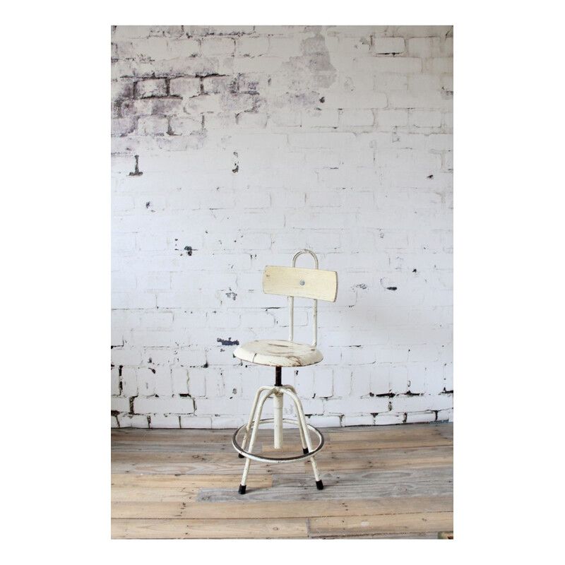Vintage white swivel chair France 1970s
