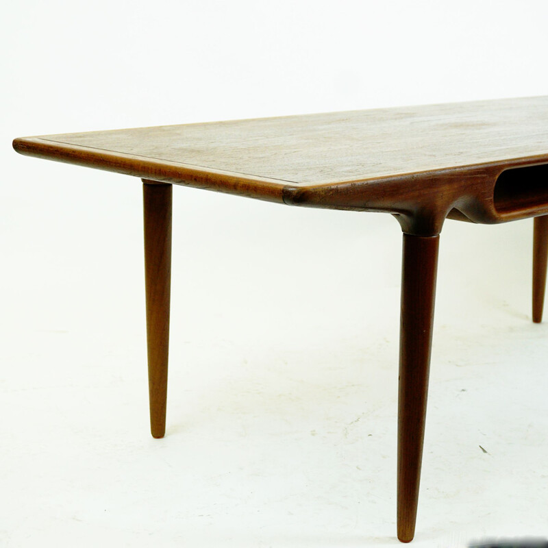 Vintage teak coffee table by Johannes Andersen, Dane