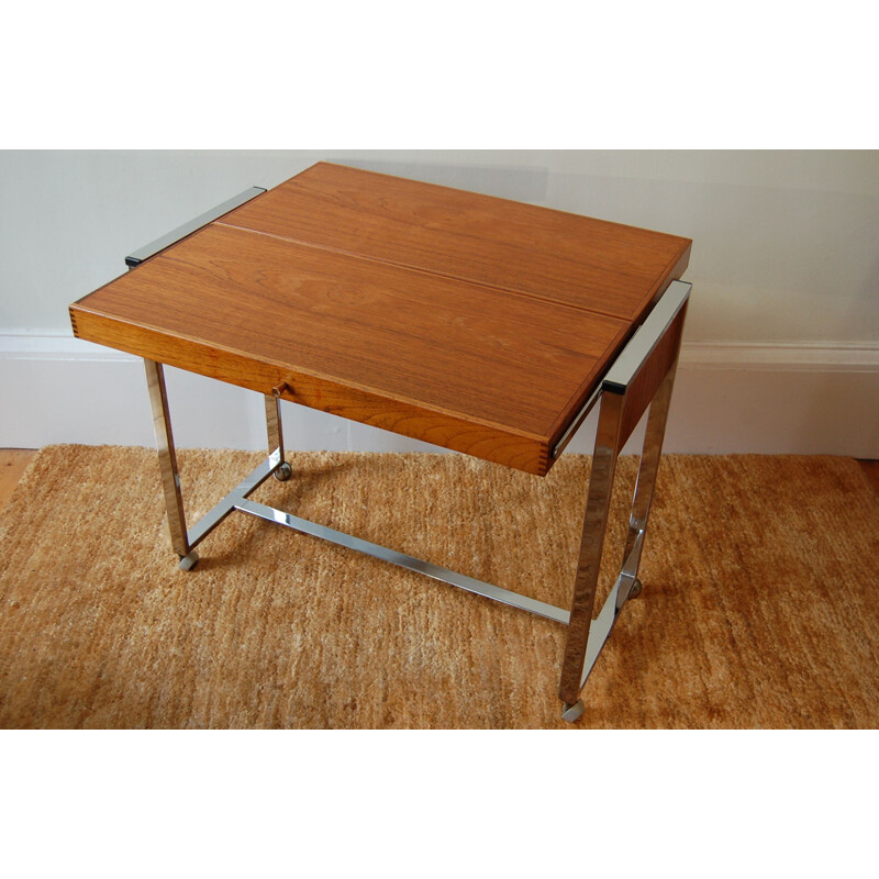 Table à roulettes vintage en teck métamorphique chromé 1970