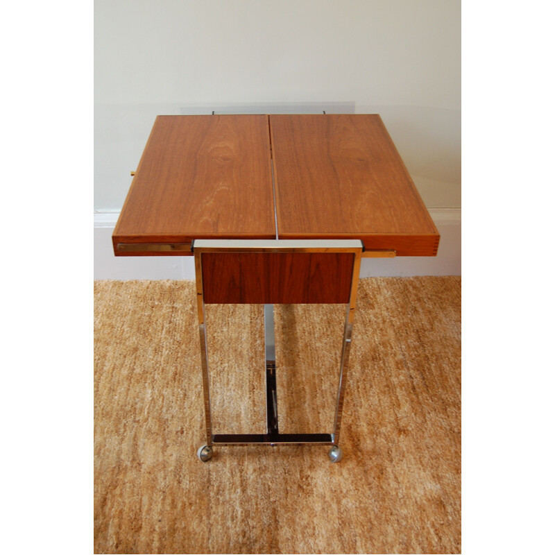 Table à roulettes vintage en teck métamorphique chromé 1970