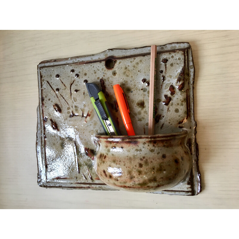 Vintage pocket or wall-mounted flowerpot in enamelled stoneware 
