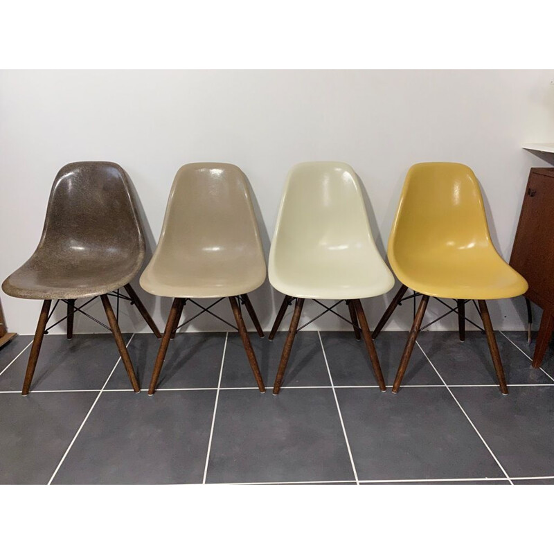 4 chaises vintage DSW en noyer par Charles & Ray Eames pour Herman Miller 1960