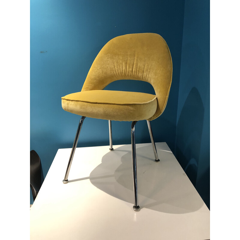 Chaise conference vintage de Eero Saarinen en velours jaune