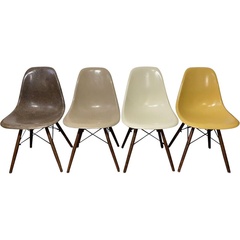 4 chaises vintage DSW en noyer par Charles & Ray Eames pour Herman Miller 1960