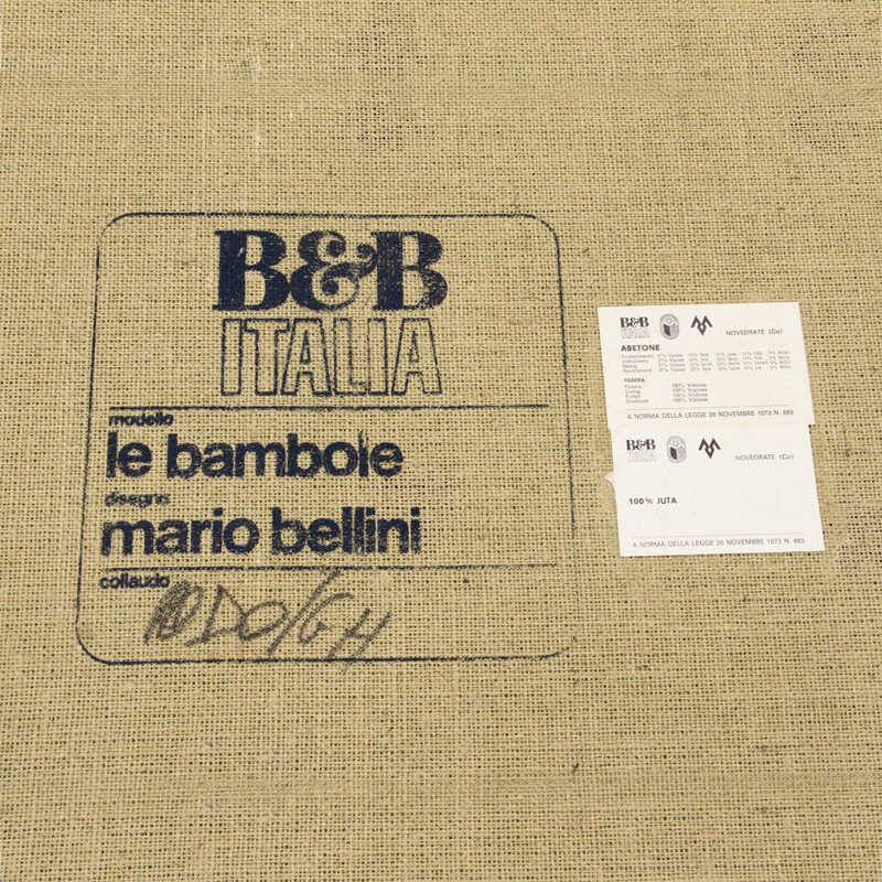 Letto matrimoniale vintage "Le Bambole" di Mario Bellini per B