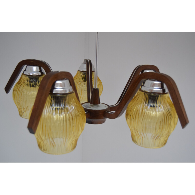 Lampadario vintage in vetro e legno di Dřevo Humpolec, Cecoslovacchia 1960