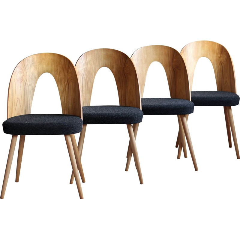 Ensemble de 4 chaises vintage par Antonin Šuman en laine noire mélangée par Kvadrat 1960