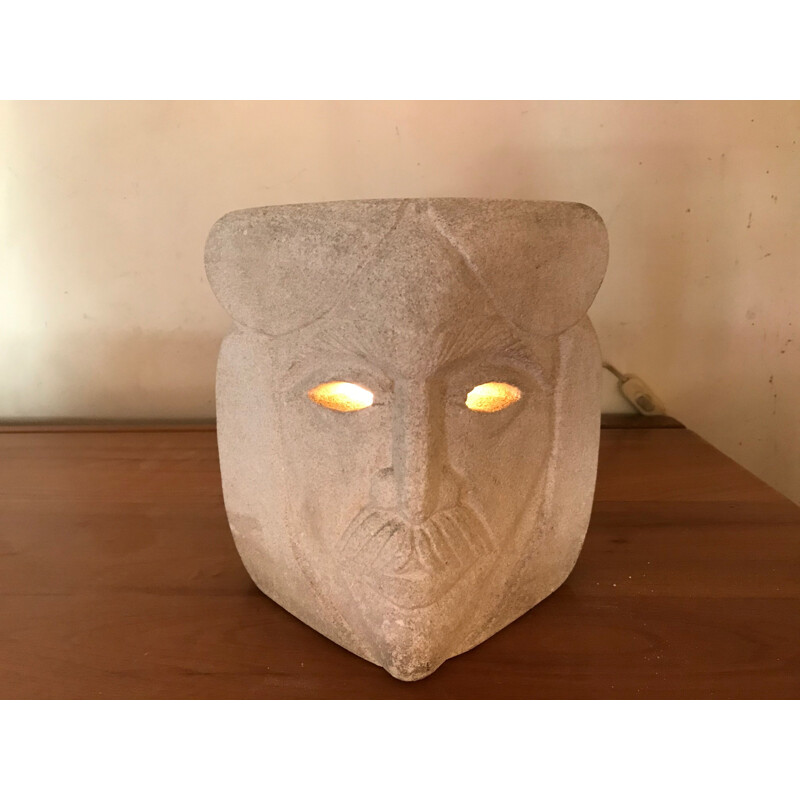 Lampada d'epoca con scultura in pietra 'testa di indiano' di Albert Tormos, Francia 1970