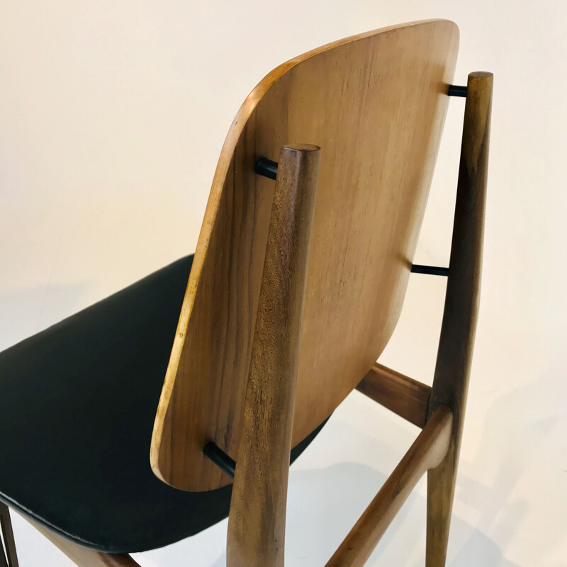 Chaise vintage en bois et skaï, Italie 1960