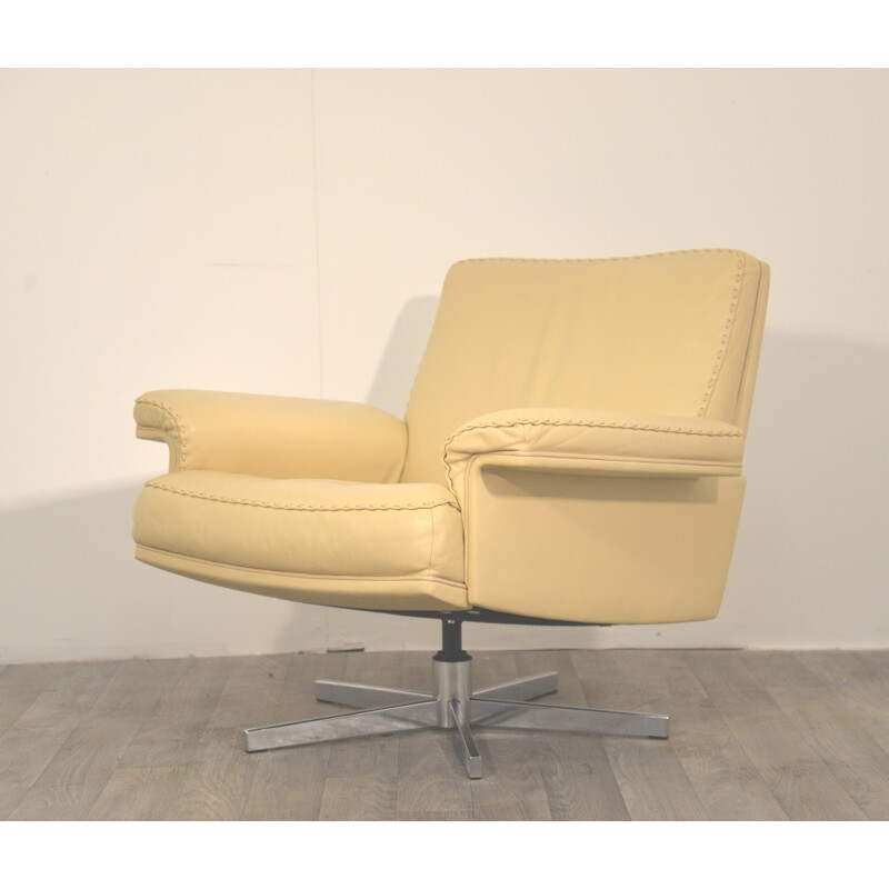 De Sede "DS 35" armchair with his ottoman in cream leather - 1970s