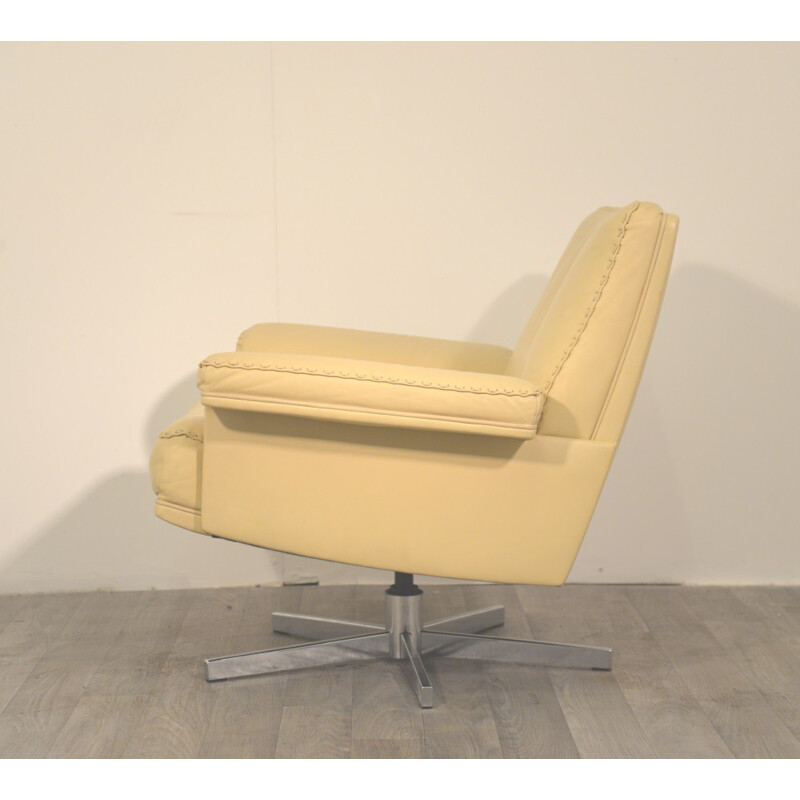 De Sede "DS 35" armchair with his ottoman in cream leather - 1970s