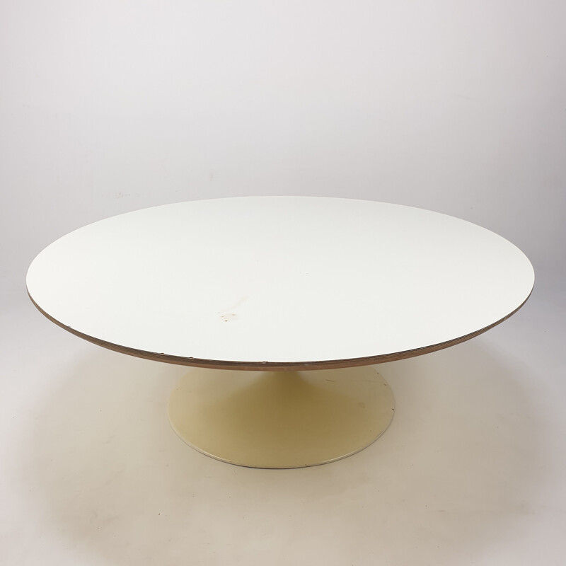 Vintage round coffee table by Kho Liang by Artifort, 1960