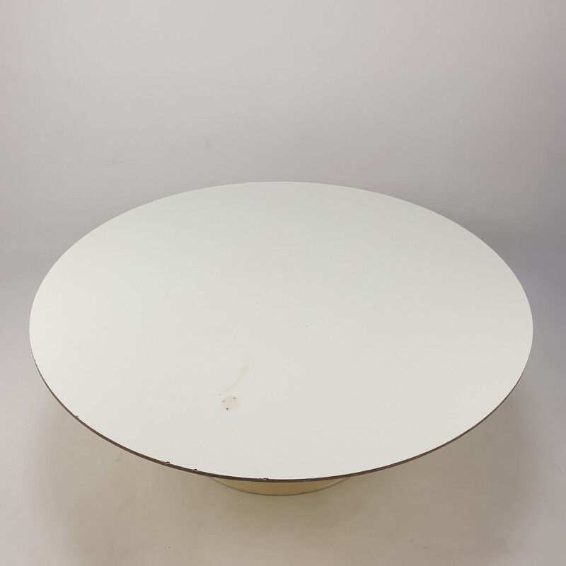 Vintage round coffee table by Kho Liang by Artifort, 1960