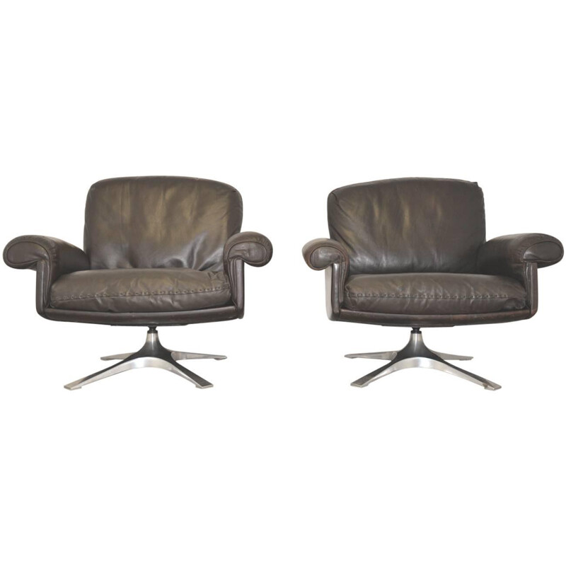 Pair of De Sede "DS 31" armchairs in leather and aluminum - 1970s