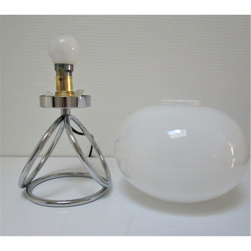 Lampe vintage opaline et anneaux chrome 1970
