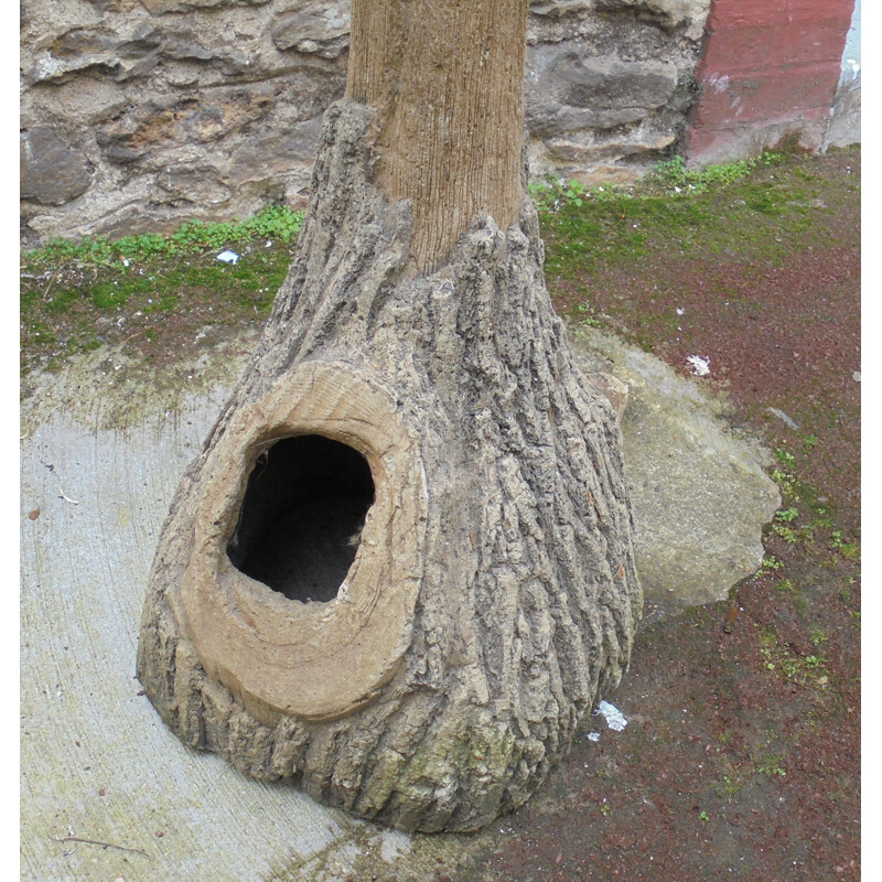 Vintage cement garden table imitating the tree 1930's