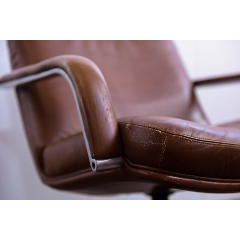 Vintage swivel armchair 384 by Geoffrey Harcourt
