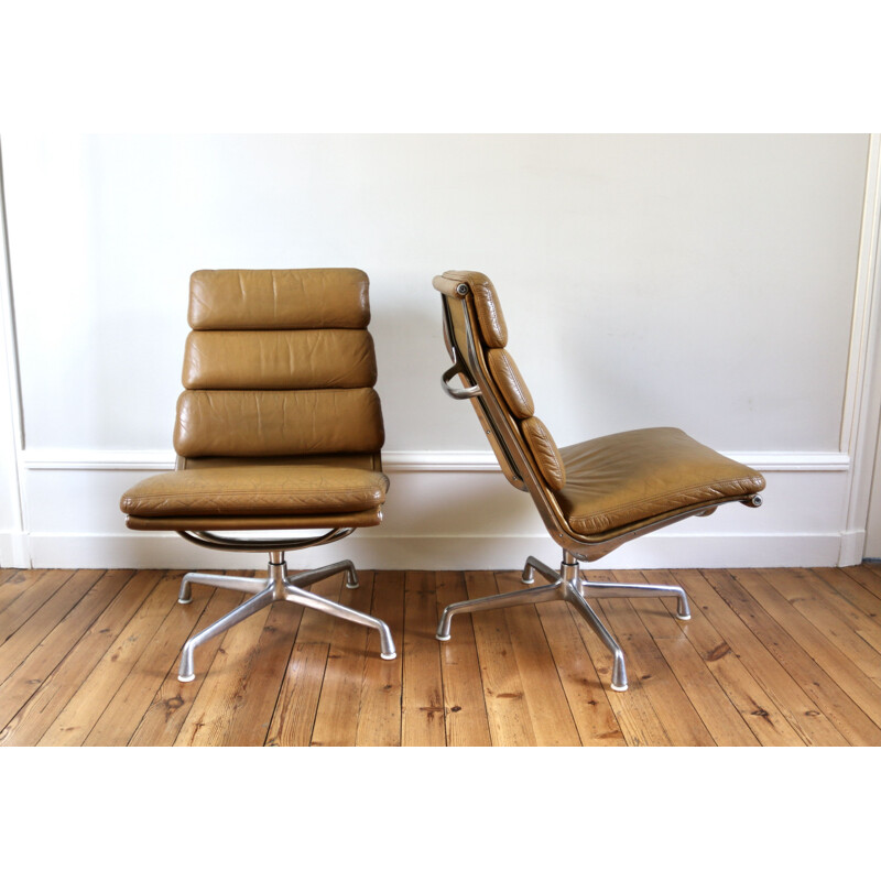 Pair of Sofpad EA216 vintage lounge armchairs by Charles & Ray Eames for Herman Miller Mobilier International