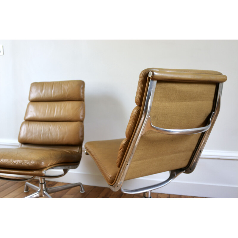 Pair of Sofpad EA216 vintage lounge armchairs by Charles & Ray Eames for Herman Miller Mobilier International