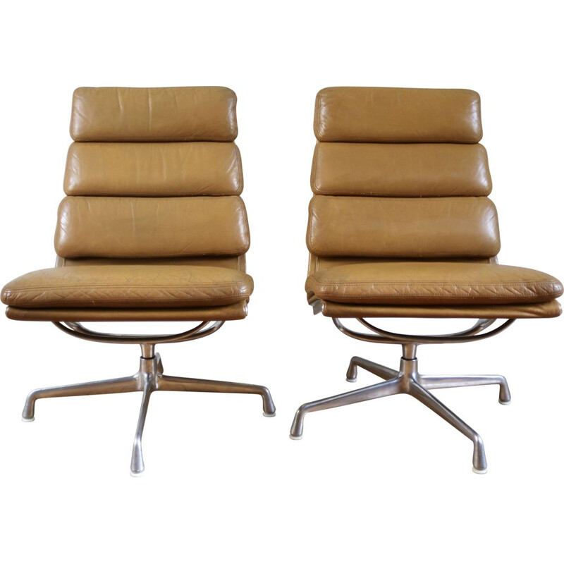 Pair of Sofpad EA216 vintage lounge armchairs by Charles & Ray Eames for Herman Miller Mobilier International