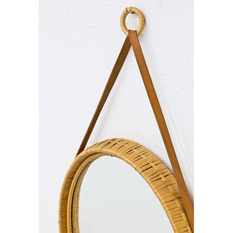 Vintage round wall mirror in rattan and leather, Sweden 1960