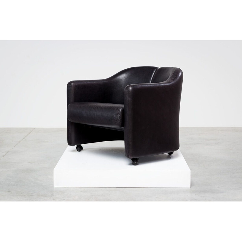 Pair of vintage black leather lounge chairs from the 142 series by Eugenio Gerli for Tecno Milano, 1960