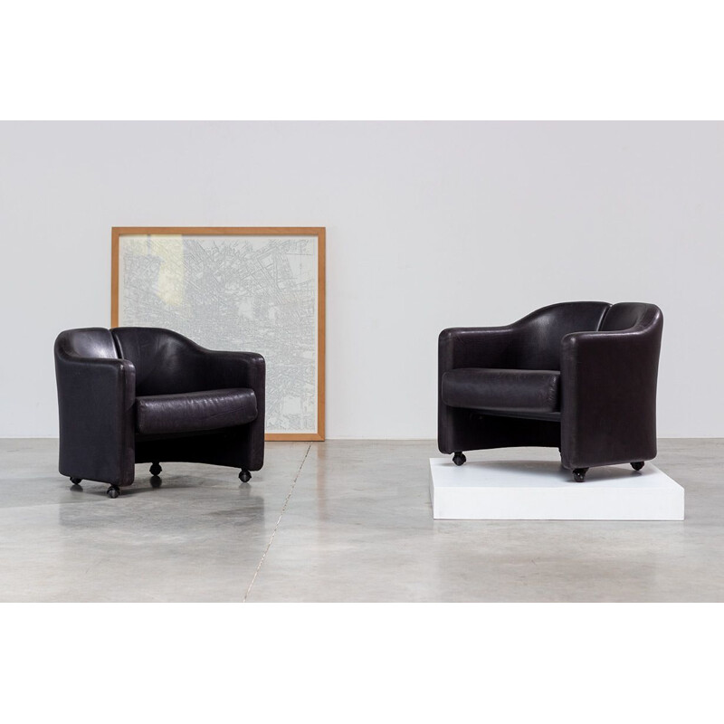 Pair of vintage black leather lounge chairs from the 142 series by Eugenio Gerli for Tecno Milano, 1960