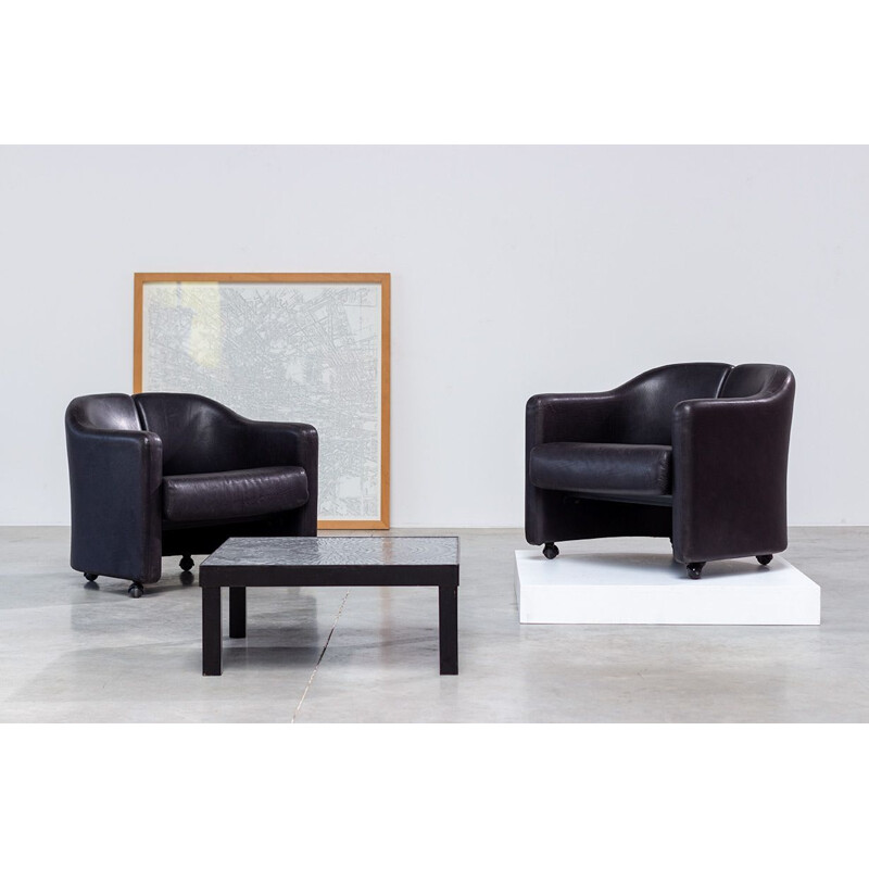 Pair of vintage black leather lounge chairs from the 142 series by Eugenio Gerli for Tecno Milano, 1960
