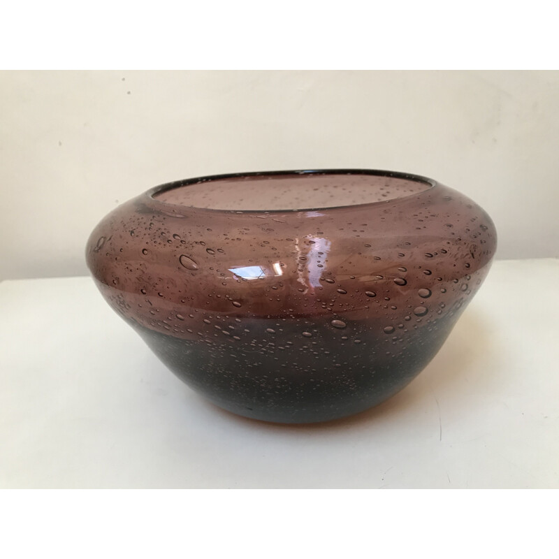 Vase vintage en verre soufflé violet par la maison Bendor