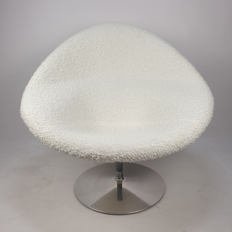 Big Globe chair and vintage pouffe by Pierre Paulin for Artifort 1980