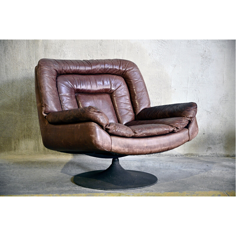 Vintage Brutalist Swivel Chair in Leather and Metal 1970s