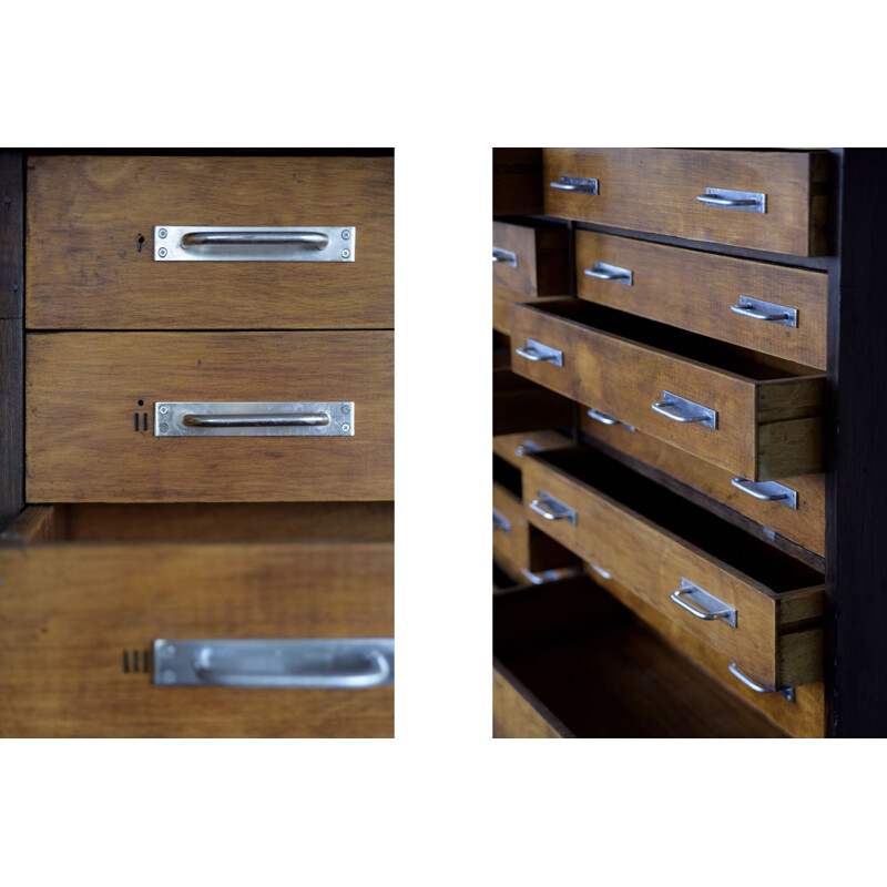 Cabinet vintage d'architecte ou d'apothicaire en chêne industriel à tiroirs multiples, 1930