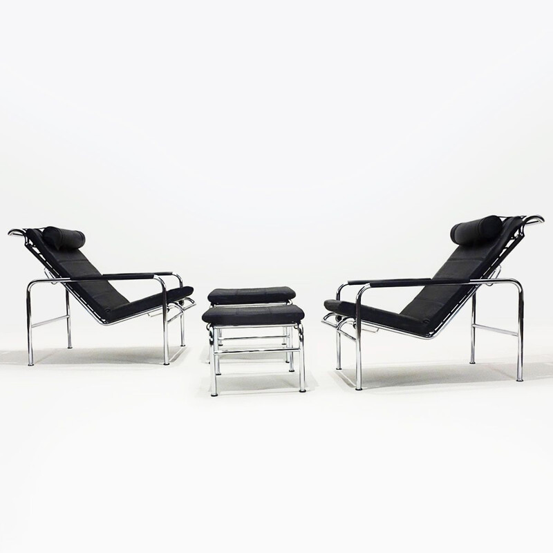 Pair of vintage black leather Genni reclining lounge chairs and ottomans by Gabriele Mucchi