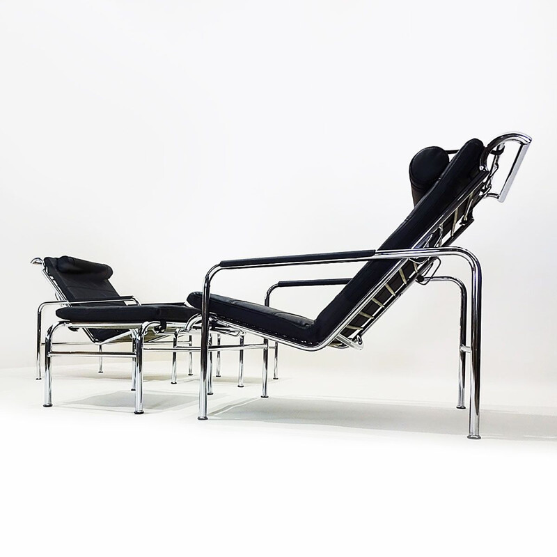 Paar vintage Genni ligstoelen en voetenbankjes in zwart leer van Gabriele Mucchi