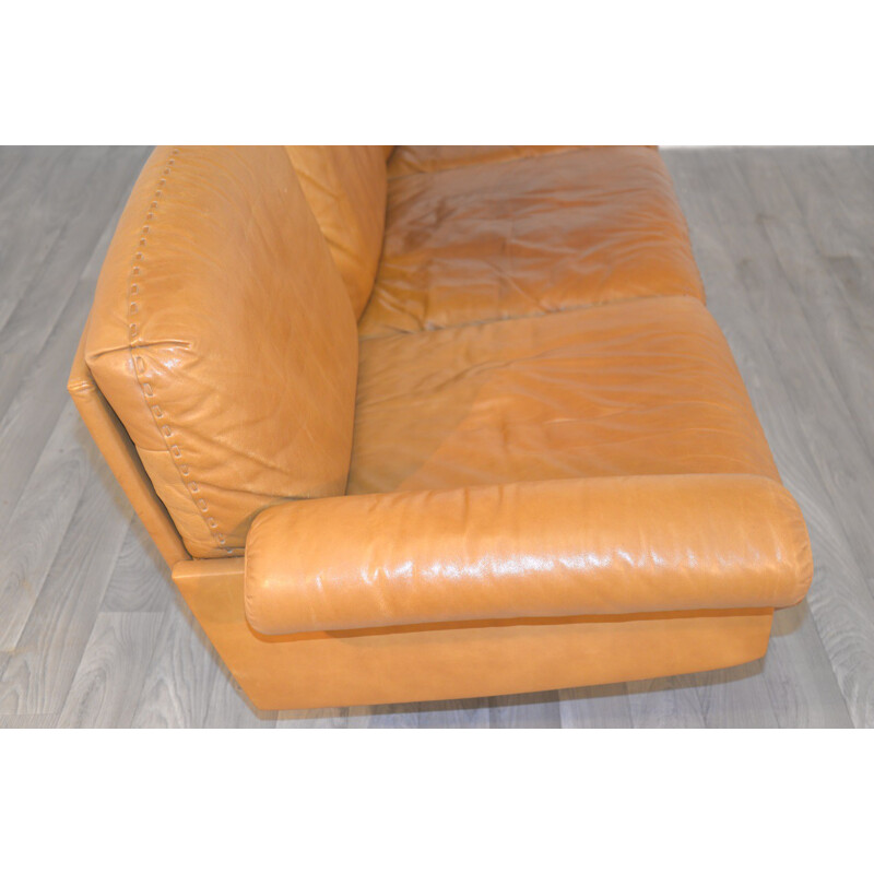 De Sede mid-century two seater cognac sofa in leather and aluminum - 1970s