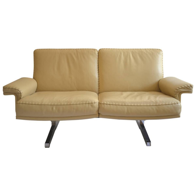 De Sede mid-century two seater beige sofa in leather and chromium - 1970s