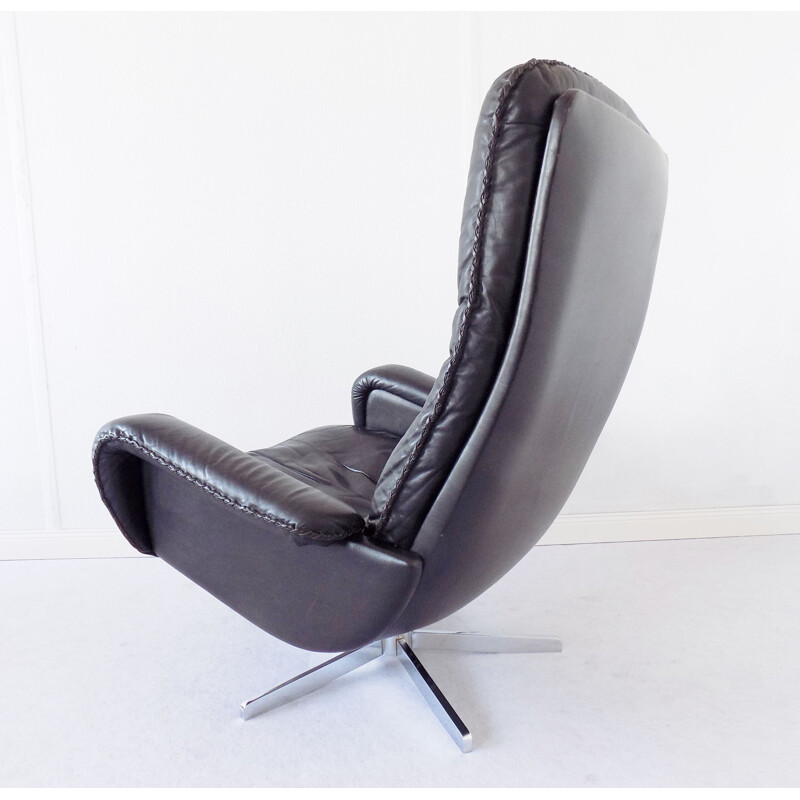 Fauteuil vintage James Bond Chair en cuir noir 1969