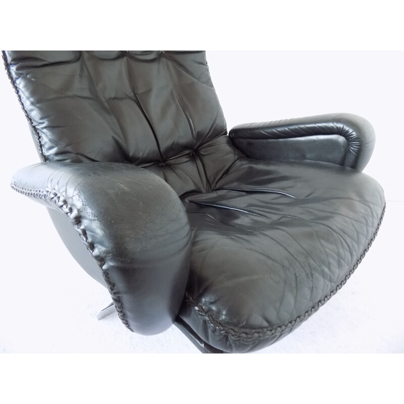 Fauteuil vintage James Bond Chair en cuir noir 1969