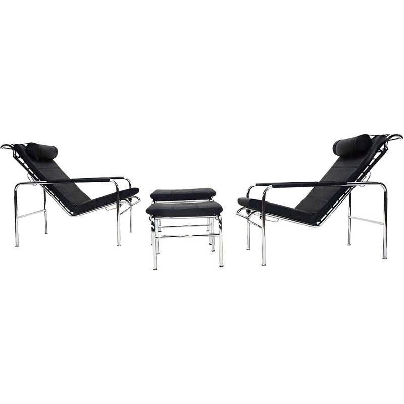 Pair of vintage black leather Genni reclining lounge chairs and ottomans by Gabriele Mucchi