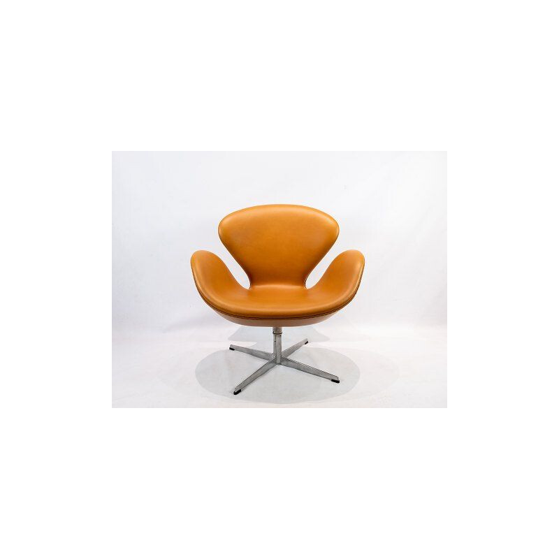 Leather Swan chair, model 3320, Arne Jacobsen for Fritz Hansen