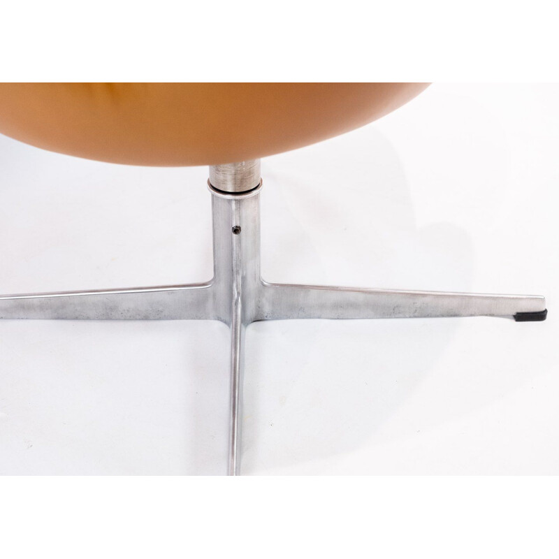 Fauteuil Swan en cuir, modèle 3320, Arne Jacobsen pour Fritz Hansen