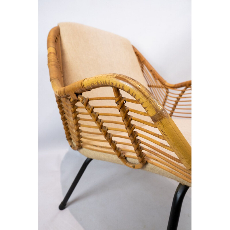 Deense fauteuil in hout en lichte stoffering 1950