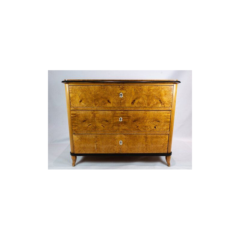Commode vintage à 3 tiroirs en bois de bouleau poli et décorée de nacre 1840 